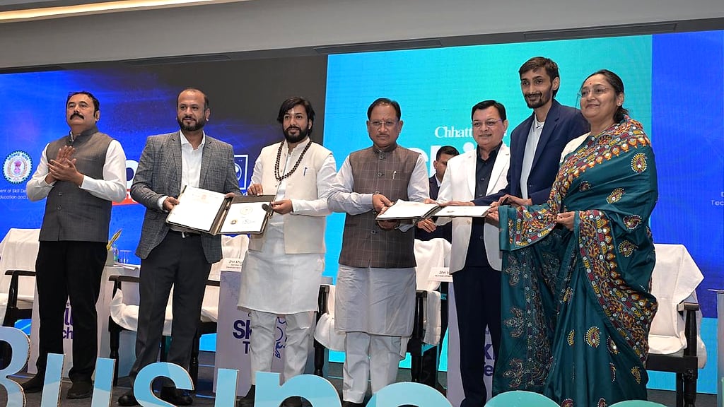 Founder Shourya Jain and partner Neeti Jain exchange the MoU with the Chhattisgarh State Skill Development Authority in the presence of Hon’ble Chief Minister Shri Vishnu Deo Sai at Chhattisgarh Skill Tech, Raipur.